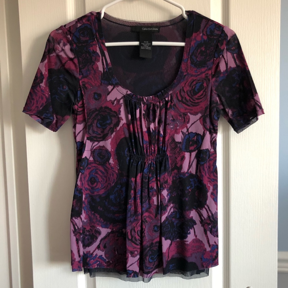 ✨5 for $20✨ Calvin Klein short sleeve floral top